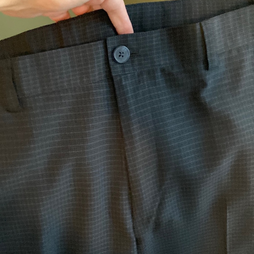 IZod golf slacks - Picture 4 of 4